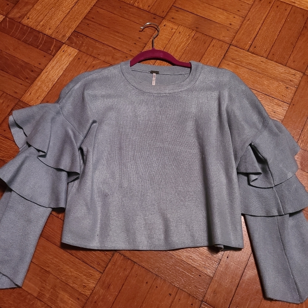 Long sleeve ruffle crop top Hp🔥🔥🔥 - Picture 2 of 5